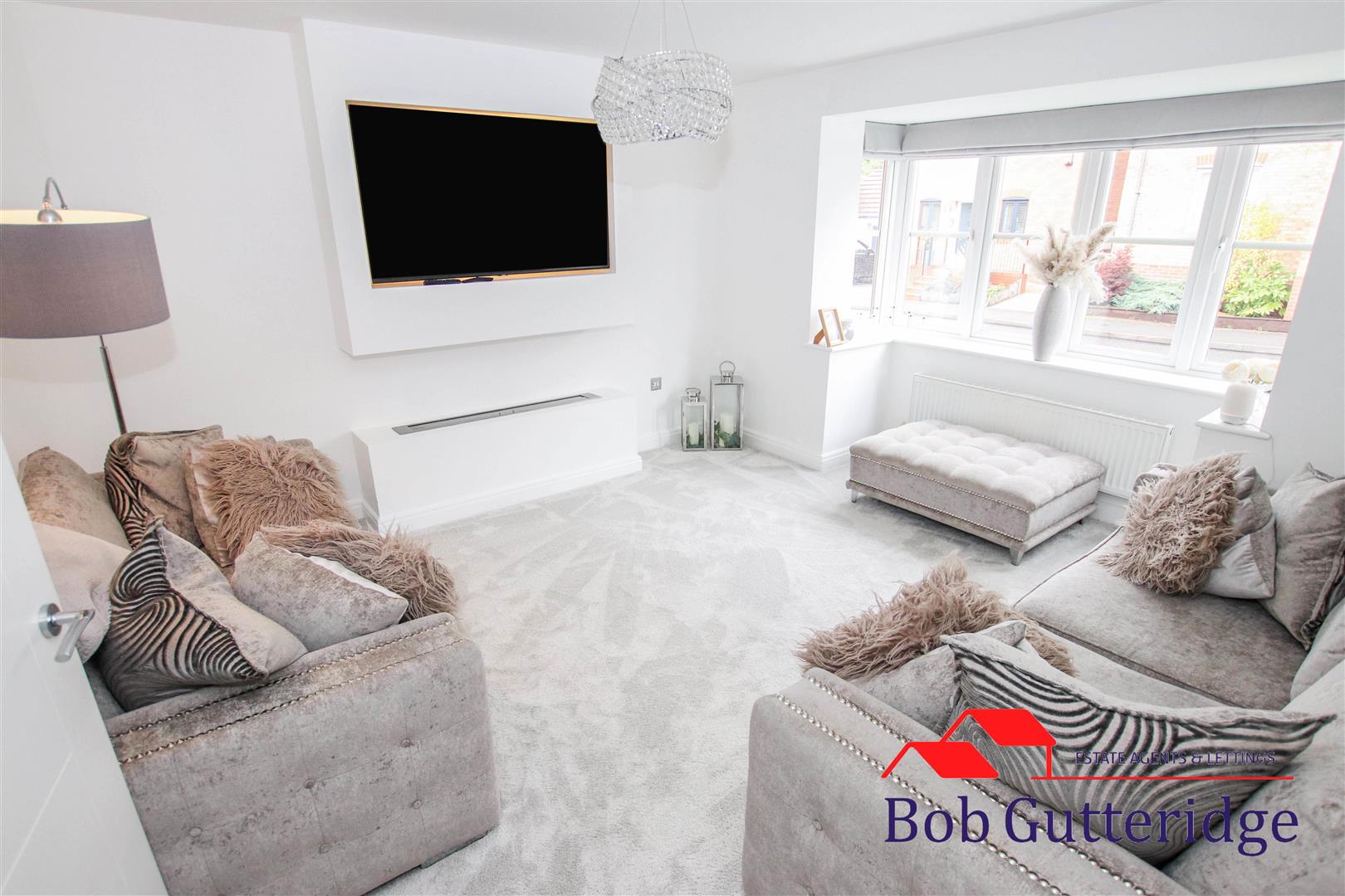 BAY FRONTED LOUNGE